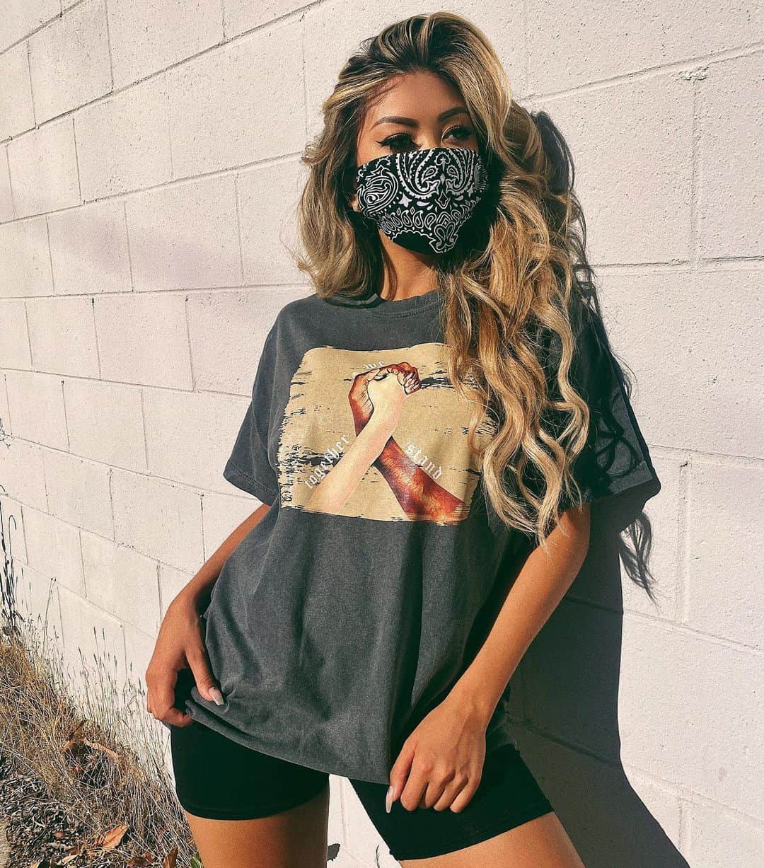 リアン Vのインスタグラム：「TOGETHER WE STAND ✊🏽✊🏾✊🏿 New Vintage Wash “Together” T-shirts AVAILABLE NOW on ➡️ @shoplianev 100% Of the profit will be donated to the Black Lives Matter Foundation ❤️」