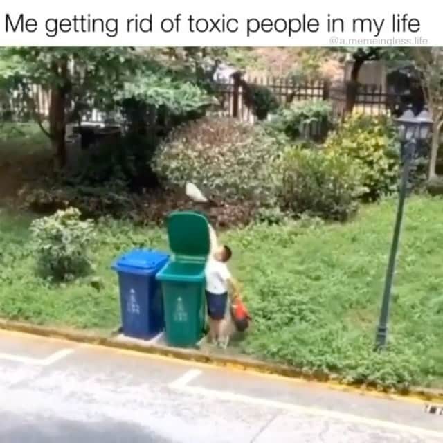 Average Parent Problemsのインスタグラム：「1000 more followers left yesterday after I said I wasn’t interested in hearing from racists. Like you all said, the trash is taking itself out! Thank you for being so supportive of some changes around here. I have a favor to ask. If you see a racist comment, don’t engage. Don’t give that ignorant asshat the satisfaction of seeing their comment rise to the top. Make those comments hard to find. 🖤」