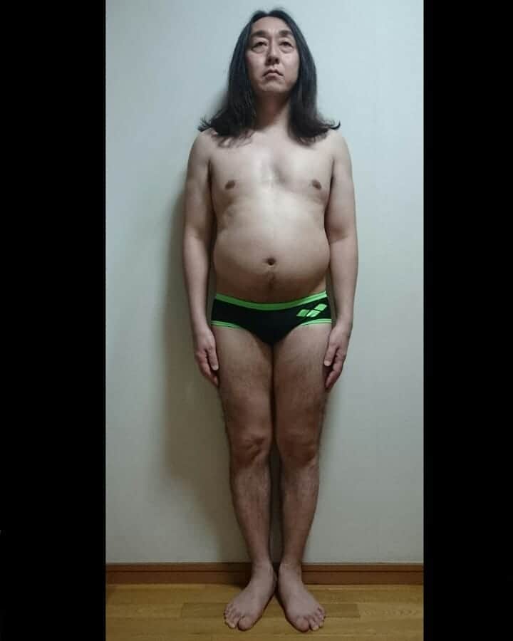 キートンのインスタグラム：「3ヶ月ぶりの体重測定。  体重  69.5㎏ 体脂肪率  24.3%  まさにコロナ太り！ 7ヶ月より約6㎏太っている。 数年前にも70㎏直前までいったが、その時は多少トレーニングしていたので、自粛生活で何も出来なかった今が人生最悪の肉体。 みっともない、恥ずかしい。  #キートン #コロナ太り #恥ずかしい」