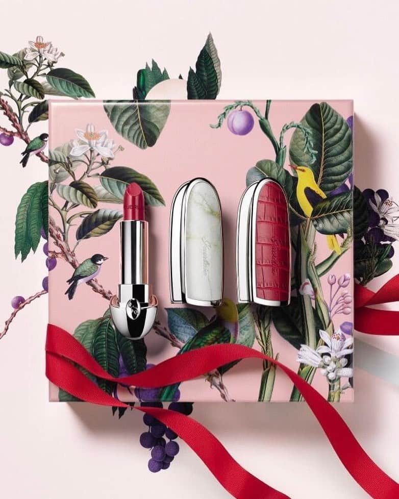 ゲランさんのインスタグラム写真 - (ゲランInstagram)「One for me, one for you... Why have one case when you can have two? The possibilities are endless with Rouge G.  Guerlain celebrates the beauty of nature with a limited-edition gift set created by artist Roxane Lagache, housing two exclusive Rouge G shades.  #Guerlain #GuerlainMakeup #RougeG #Lipstick #Makeup」6月10日 4時26分 - guerlain