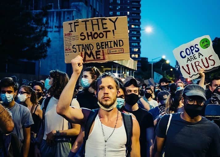 thephotosocietyさんのインスタグラム写真 - (thephotosocietyInstagram)「Photo by @dina_litovsky. Protests in New York City have been happening every day since the murder of George Floyd by a Minneapolis police officer. The protesters have been peacefully marching through the streets, highways and bridges of all five boroughs, attracting a diverse crowd of thousands. For more images, follow me @dina_litovsky. #georgefloyd.」6月10日 4時35分 - thephotosociety
