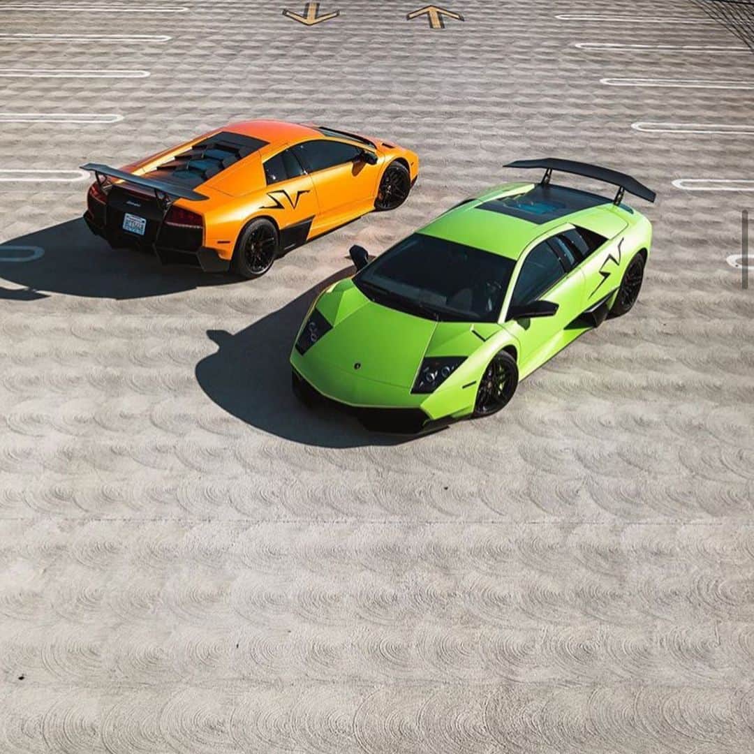 Amazing Carsさんのインスタグラム写真 - (Amazing CarsInstagram)「Orange or green SV?🧐 Photo via: @tshenphotography  Second page: @M85Media  Other page: @StancedAutohaus  #Lamborghini #Murcielago #SV #AmazingCars247」6月10日 4時42分 - amazingcars247