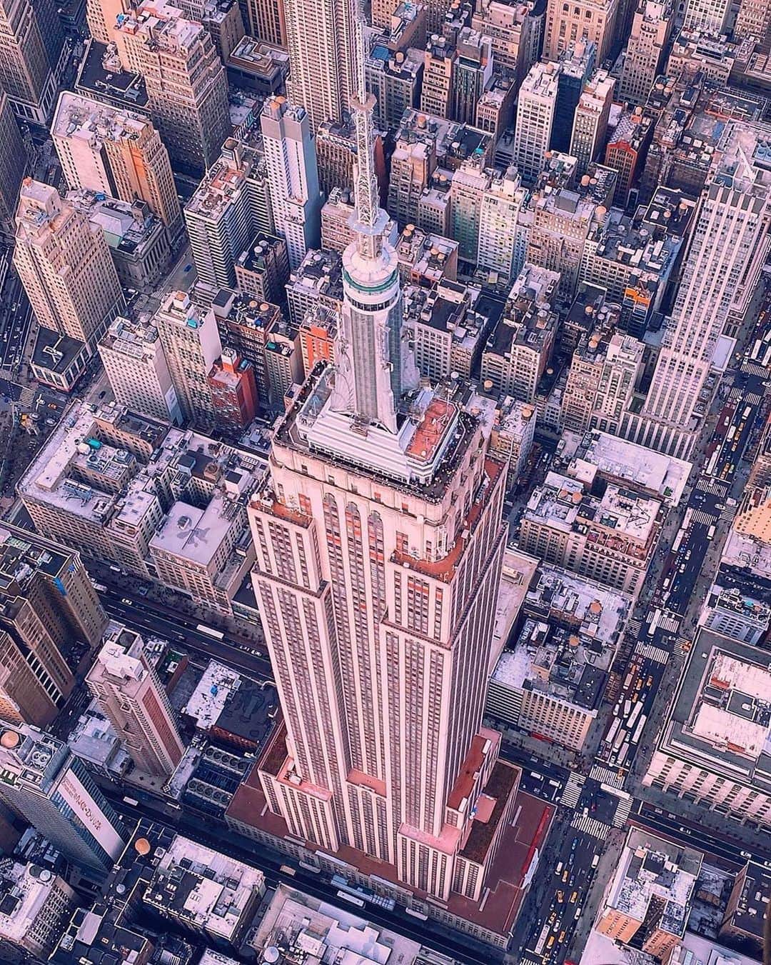 Empire State Buildingさんのインスタグラム写真 - (Empire State BuildingInstagram)「Nature has the best presets 💕 ⠀⠀⠀⠀⠀⠀⠀⠀⠀ 📷: @the.wanderess.dreamer #EmpireStateBuilding」6月10日 4時55分 - empirestatebldg