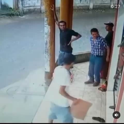 のインスタグラム：「Quien ganó......🤷🏿‍♂️」