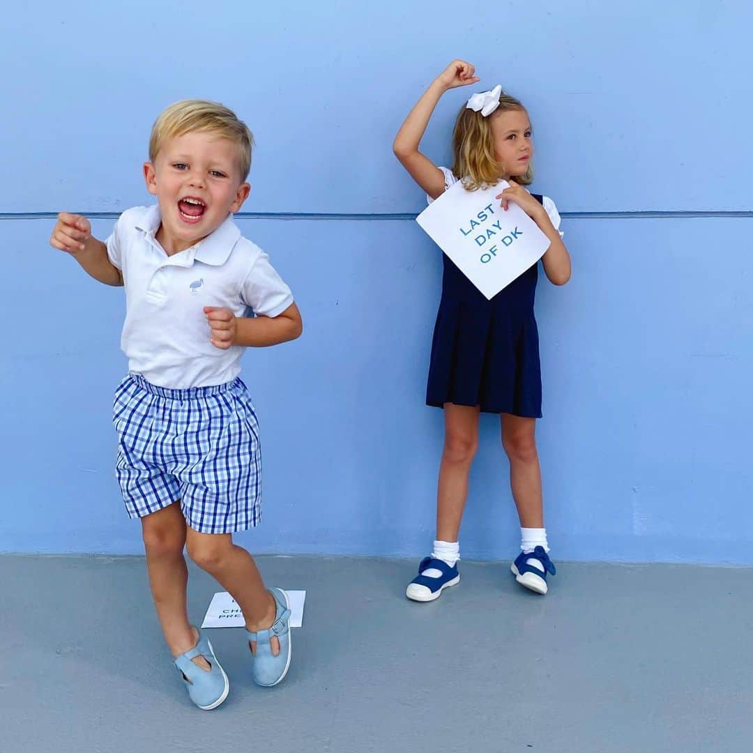 Elizabeth Chambers Hammerさんのインスタグラム写真 - (Elizabeth Chambers HammerInstagram)「And...that’s a wrap on the strangest school year that we never saw coming. We went from discouraging our children from iPads and screens to begging them to sit in front of them for Zoom classes. Their anti-bias Zoom assemblies were replaced with real life lessons and here we are.  I’m continuously amazed by, and grateful for the teachers who pivoted so quickly and learned new skills. I genuinely wish that Harper could do this year again with her current teachers because they are national treasures (she tells Mr. Hall weekly that I’m in love with him 🤦🏻‍♀️), but more than anything, I’m grateful for this unprecedented and uninterrupted time that has allowed us to understand and know them (and the challenges and responsibilities we’re facing) even better. Our children have processed A LOT these past few months...just a gentle reminder to check in with them, talk to them and learn with them. Happy summer...whatever that means!」6月10日 5時17分 - elizabethchambers