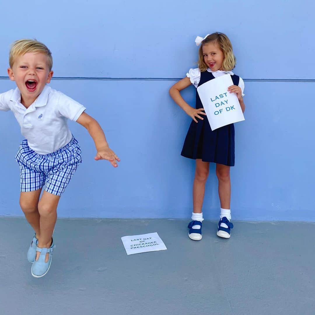 Elizabeth Chambers Hammerのインスタグラム：「And...that’s a wrap on the strangest school year that we never saw coming. We went from discouraging our children from iPads and screens to begging them to sit in front of them for Zoom classes. Their anti-bias Zoom assemblies were replaced with real life lessons and here we are.  I’m continuously amazed by, and grateful for the teachers who pivoted so quickly and learned new skills. I genuinely wish that Harper could do this year again with her current teachers because they are national treasures (she tells Mr. Hall weekly that I’m in love with him 🤦🏻‍♀️), but more than anything, I’m grateful for this unprecedented and uninterrupted time that has allowed us to understand and know them (and the challenges and responsibilities we’re facing) even better. Our children have processed A LOT these past few months...just a gentle reminder to check in with them, talk to them and learn with them. Happy summer...whatever that means!」
