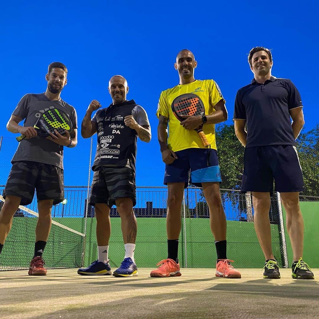 ジョルディ・コディーナのインスタグラム：「Padelcito de tarde con @makellopez @castadc3 @jcduque2」