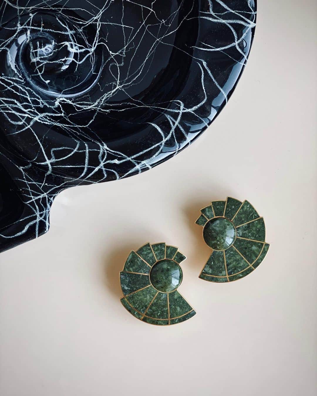 Monica Sordoのインスタグラム：「“Always in pursuit of permanence throught timeless design” - The Nautilus EarFans in green unakite 🐚 #monicasordobk」