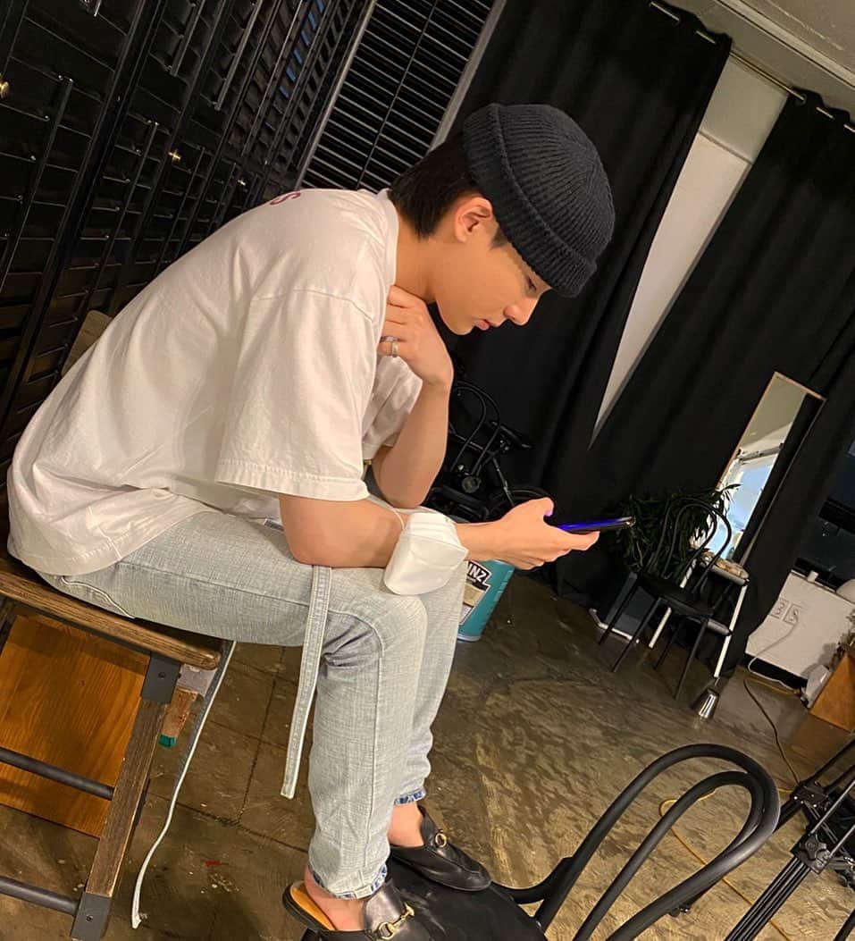 テハ のインスタグラム：「인스턴트만 먹었더니 살 빠짐. 스트레스.  #아이원 #ione」