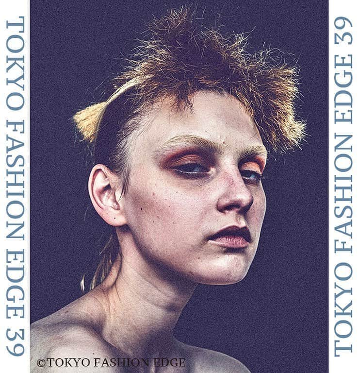 東京ファッションエッジ／プロフェッショナル東京のインスタグラム：「TOKYO FASHION EDGE 39号に掲載の美容師様をご紹介します✨  吉見光史 emma @koshiyoshimi  Hair : 吉見光史 Make : 金田英里 Photo : 高橋誠  #東京ファッションエッジ　#tokyofashionedge #吉見光史 #profeshionaltokyo #クリエイティブヘア #creative #クリエイティブヘアスタイリスト #creativehairstylist #hair #ヘアスタイル #hairstyle #ヘアカラー #haircolor #メイク #make #makeup #ファッション #fashion #美容師 #ヘアスタイリスト #hairstylist #hairstylistjapan #美容学生 #modermsalon #colorsync #hairtransformation #hairinspo #hairofinstagram #美容学生と繋がりたい #fashionista」