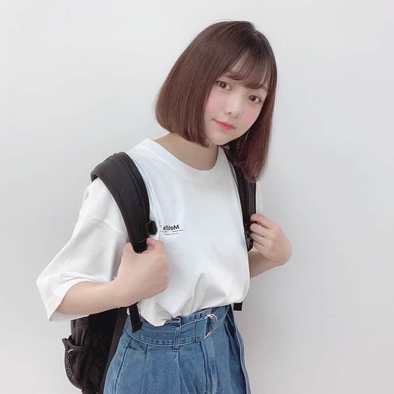 のインスタグラム：「ㅤ 夏のカジュアルコーデ🌝 ㅤ 白T×デニムのシンプルな組み合わせ大好き✊🏻 ㅤ Tシャツは今日からPAGEBOYLIM WEBストアで販売開始の！バッグプリントもかわいい🥺 ㅤ 購入者全員オリジナルトートバッグもらえるよ🎁 ㅤ Tシャツ→ @pageboylim_official  ショーパン→ @gu_for_all_  ㅤ #tシャツ #tシャツコーデ #夏コーデ #夏服 #ボブアレンジ #リュックコーデ #リュック女子 #PAGEBOYLIM #PBLIM #プログラミングプリントTシャツ_pblim #pr #デニムコーデ #guコーデ #大学生コーデ」