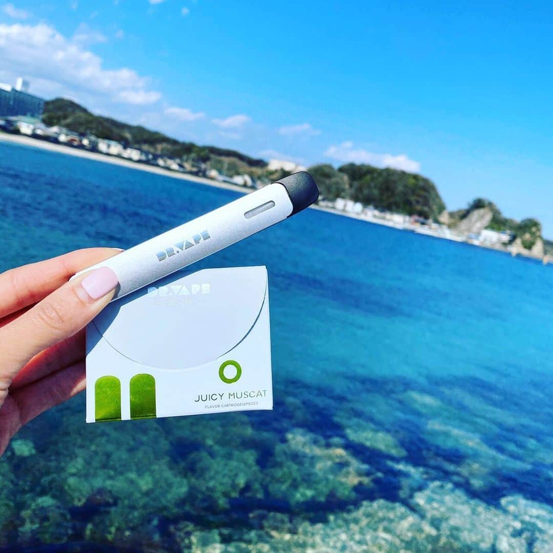 DR.VAPEさんのインスタグラム写真 - (DR.VAPEInstagram)「6月は”World Ocean Day”があります。  World Ocean Dayのテーマ「わたしたちの海は、わたしたちの責任」についてDR.VAPE Model2 と、キレイな海をいつまでも守っていきたいと強く思います🌏🌊🧜🏼‍♀️🐚🌊 ・ ・  #DRVAPE#VAPE#Model2#travelgram#traveltotheworld#instagood#travel#ドクターベイプ#ベイプ#たびじょ#思い出#旅行#タビジョ#世界旅行#健康#旅好きな人と繋がりたい#禁煙#禁煙グッズ#タバコ#禁煙したい#旅好き#置き画くらぶ#旅好き#電子タバコ#アロマスティック#旅行好き#旅ジョ#自然#海#worldoceansday #ocean」6月10日 18時33分 - dr.vape_official