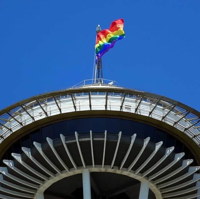 アメリカ大使館さんのインスタグラム写真 - (アメリカ大使館Instagram)「6月は#lgbti プライド月間🏳️‍🌈 青空の下、風になびく🏳️‍🌈レインボーフラッグ綺麗ですね😃 いろんな#平等 をみんなで考えていきましょう。 . #usa #america #studyabroad #livinginamerica #equality #bluesky #rainbowflag #rainbow #june #lgbtipridemonth #lgbtipride #アメリカ #アメリカ生活 #留学 #プライド月間 #差別を無くそう #6月 #lovepeople #青空 #レインボー #レインボーフラッグ #photooftheday」6月10日 17時03分 - usembassytokyo