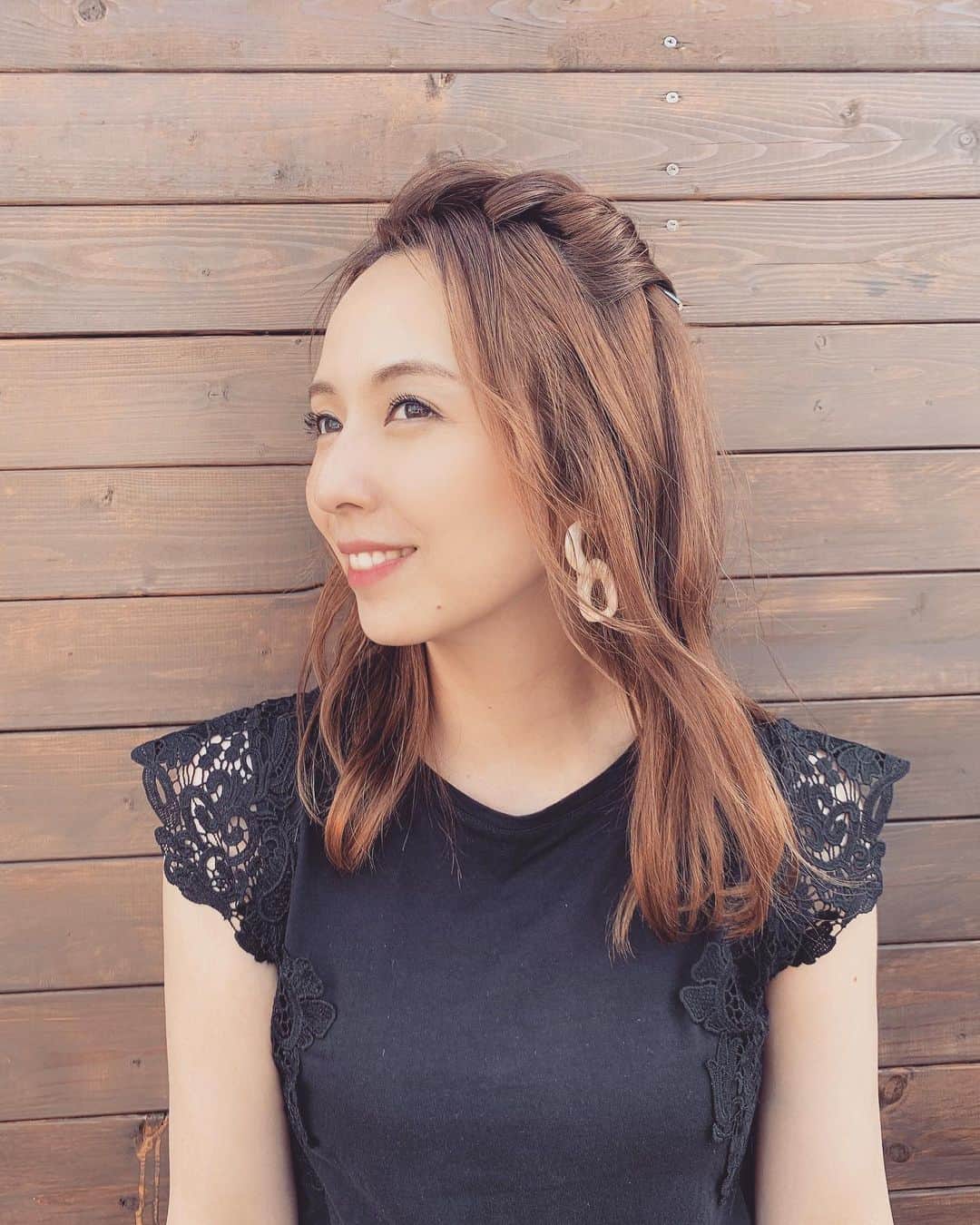 若林翔子さんのインスタグラム写真 - (若林翔子Instagram)「.﻿ .﻿ ヘアはリホちゃん♡﻿ いつも私に似合う髪はどんなのがいいかな〜と﻿ 日々研究してくれて、勉強熱心なの😊﻿ ﻿ いつもありがとう！﻿ 私もヘアアレンジ練習して﻿ 載せられるようになりたい😙﻿ ﻿ #ミヤテレ　#ちょっとブレイクタイム﻿ #ヘアメイク　#ロングヘア　#ヘアアレンジ﻿ ﻿ ﻿」6月10日 17時09分 - shokowakabayashi1685