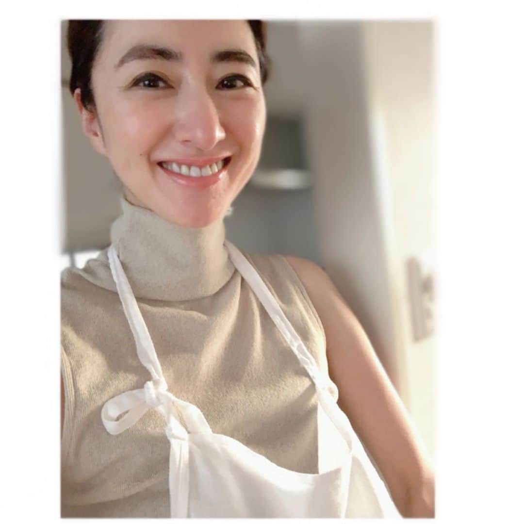 前田ゆかのインスタグラム：「暑さで  ちょっとひとやすみして 夕食作り！  おうち時間の美容おやつ ぷるるん蒟蒻タピオカplusこんにゃくの タピオカミルクティーでタピ活✨  #おうち時間 #蒟蒻セラミド #流行りにのれずタピ活したことなかったので 今タピ活しました＾＾ #ぷるるんこんにゃくタピオカ」