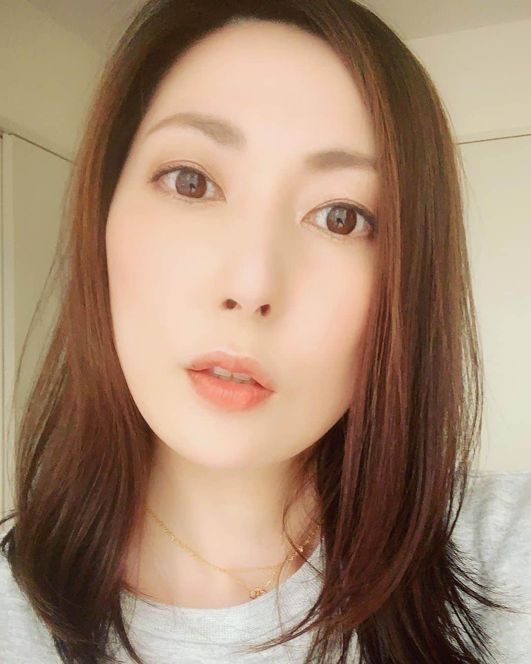 横山みれいさんのインスタグラム写真 - (横山みれいInstagram)「2か月半ぶりにヘアサロン行ってきた〜〜💇‍♀️ 髪の毛生き返った😇  嬉しいから軽めのやつ飲んじゃう🍻 #newhair  #newhaircolor」6月10日 17時15分 - mireichan66