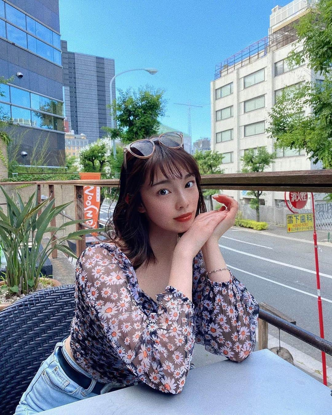 松井貴香さんのインスタグラム写真 - (松井貴香Instagram)「- - 𝑡𝑒𝑟𝑟𝑎𝑐𝑒 𝑙𝑢𝑛𝑐𝘩⛱🍹 - - ひーちゃんと♡ 少し前に仲良くなったものの コロナで最近会えてなくて やっとテラスランチ実現♡♡ たのしかった〜！！ - 天気も良くて気持ちよかったな〜🌞 - - #0610 #テラス #ランチ #カフェ #女子 #モンスーンカフェ #代官山 #lunch #terrace #cafe #good #sunny #monsooncafe #daikanyama  #thaifood #favorite #girls #instagood #like4likes #followｍe」6月10日 17時34分 - kiko414_m