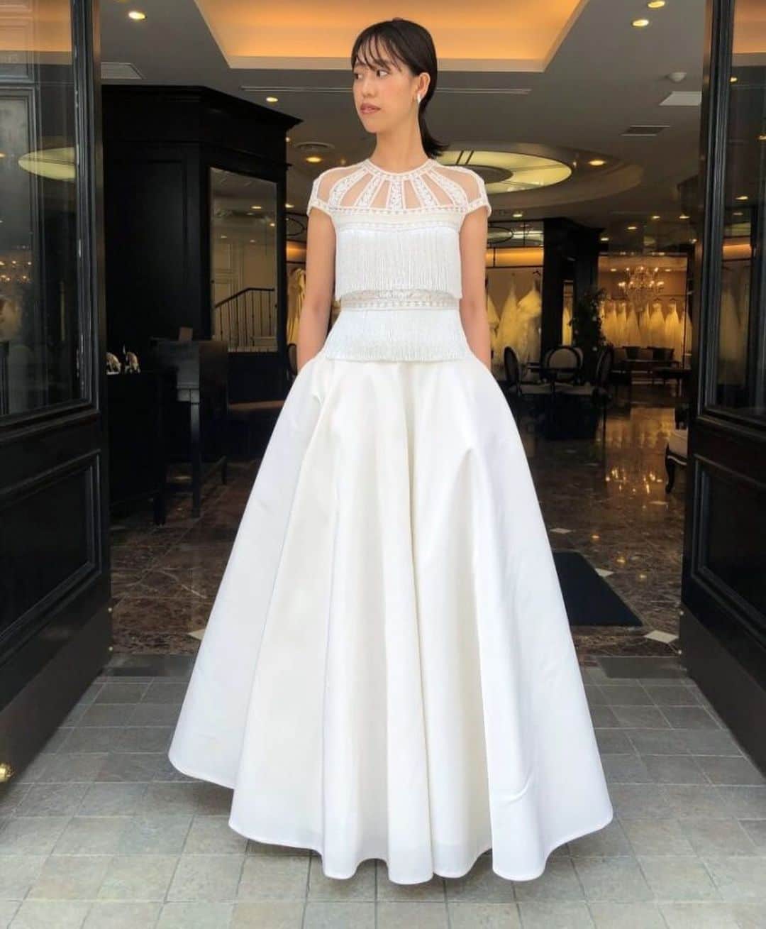 Dresses (ドレッシーズ)さんのインスタグラム写真 - (Dresses (ドレッシーズ)Instagram)「【要Check☑︎】 以前行ったドレス診断でお悩みが多かった、小胸が気になる方へ体型カバーのドレスをご紹介します💓  小胸カバーには、ハイネックやラウンドネックなどデコルテが出ないものや、デコルテにデザインが入ったドレスがおすすめ。 またドレスに合わせて、アイキャッチになるイヤリングや、ゆるふわヘアで顔周りを華やかにコーディネートしてみてください✨ ドレス選びの参考になるよう、画像枚数たくさん投稿してます♡ ____________________  詳細は @dresses_weddingdress のホーム画面のURLよりご覧頂けます。 HPではその他、おすすめのドレスもたくさんご紹介しています！ 気になるドレスのお問合わせは @dresses_weddingdress までDM💌 _____________________⠀⠀⠀ #ドレッシーズ#ドレス#チュールドレス#ドレス#カラードレス#カラードレス迷子#ウェディングドレス迷子 ドレス#運命のドレス#みんなのウェディング#aラインドレス #プリンセスライン #ワーキング花嫁#アラサー花嫁#30代花嫁#大人花嫁#신부# #리허설촬영 #웨딩드레스결혼식 #weddingdress #bridal #新娘 #プレ花嫁」6月10日 17時36分 - dresses_weddings