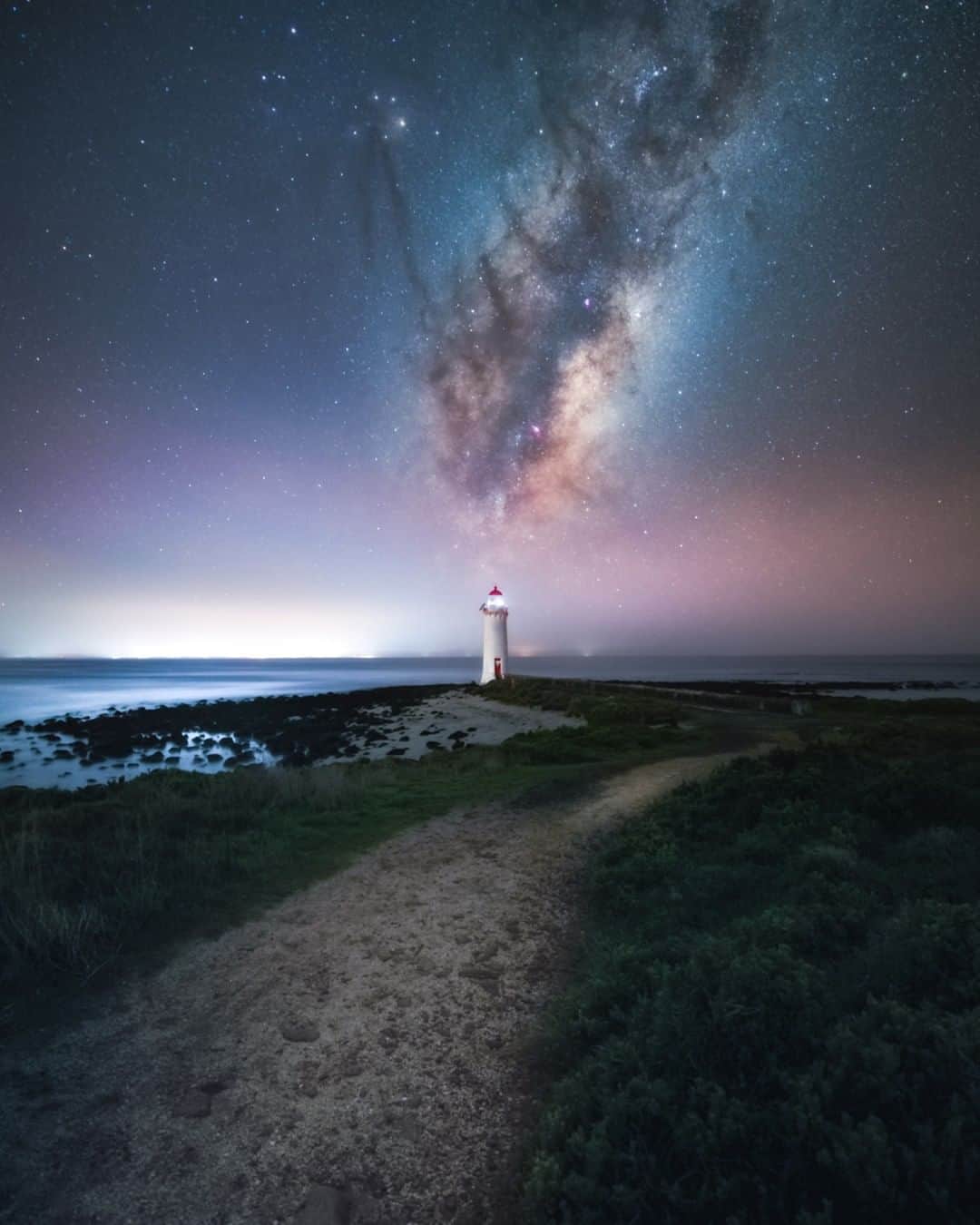 Nikon Australiaさんのインスタグラム写真 - (Nikon AustraliaInstagram)「"Nightscapes are a favourite of mine to shoot. The planning that goes into a shot and for everything to line up on the night is one of the best feelings.⁣⁣ I use various apps to plan my shoots such as Photopills to work out when and where the Milky Way will line up, and also moon phases, Clear Outside to check for cloud cover, and Willy Weather to check tides and swells whilst shooting around the ocean." - @jake.bolton.photo⁣⁣ ⁣⁣ Camera: Nikon D850⁣⁣ Lens: 14-24mm⁣⁣ Settings: F/2.8 | 25 sec | ISO 6400⁣⁣ ⁣⁣ #MyNikonLife #Nikon #NikonAustralia #Astrophotography #Milkyway #nightphotography  #Astrography」6月10日 17時40分 - nikonaustralia