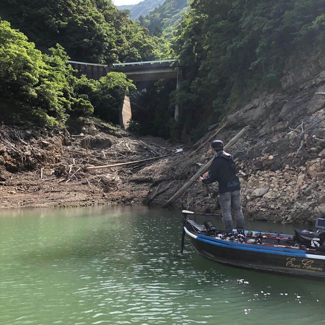 清水盛三さんのインスタグラム写真 - (清水盛三Instagram)「今晩夜10:00からサンテレビのザ・ヒットに出演します‼️ 多分番組史上始まって以来の映像になってると思うので絶対に見て下さいね👍 見れない地域の方は二か月後にサンテレビのYouTubeで見れるのでそちらの方を是非観て下さいね‼️ ・ ・ ・ #サンテレビ　#suntv #ザヒット　#thehit #pm10:00 #エバーグリーン　#evergreen  #ダイワ　#daiwa ゼクーbyジール　#zequebyzeal #再放送は明日am8:00 #見れない地域の方は2カ月待ってね #絶対に観てね‼️ #番組宣伝でした😁」6月10日 17時48分 - morizo_shimizu