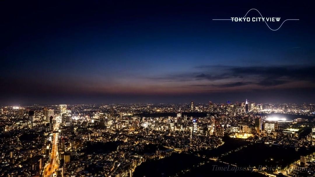Tokyo City View 六本木ヒルズ展望台のインスタグラム：「🌟六本木ヒルズ展望台 東京シティビューにて、皆様のお越しをお待ちしております！ 営業時間：10:00～20:00（最終入館 19:30） ※屋上 スカイデッキは11:00より  お客様に安心かつ安全にご利用頂くため、入館はオンライン販売による日時指定の前売りチケット制にしています。 ・ 🌟詳細・ご予約についてはプロフィールのリンクから  #東京シティビュー」