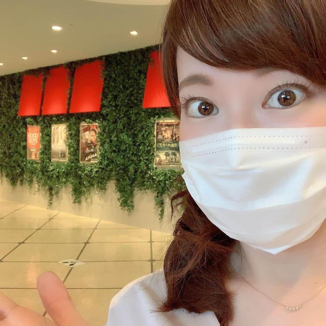 新垣泉子さんのインスタグラム写真 - (新垣泉子Instagram)「明日オープン！！！ 久しぶりに、明るいニュースの取材に行ってきました(^-^) 明日、天神エリア、警固にオープンする複合施設『カイタックスクエアガーデン』。 元々4月28日オープン予定だったのですが、新型コロナの影響で延期となり、ようやく明日オープンを迎えます。  私の印象は、明るい光が差して、自然、緑に癒される空間☆  その中に、映画館やカフェ、雑貨、インテリアショップなど、西日本初、九州初出店のお店が 入っていて、素敵なスポットができたなと思いました(^-^) 新型コロナ対策も、 しっかりされていました。  今日このあと『ももち浜S特報ライブ』6時台でお伝えする予定です！  是非ご覧ください(^-^) #ももち浜S特報ライブ #天神エリア　#新複合施設 #カイタックスクエアガーデン #自然 #緑　#癒しの空間  #キノシネマ #モダンワークス #modernworks #ハンバーガーショップ #ゴールデンブラウン #goldenbrown  #フライングタイガー #フライングタイガーコペンハーゲン #tnc #アナウンサー　#フィールドキャスター #新垣泉子」6月10日 18時00分 - motoko.arakaki