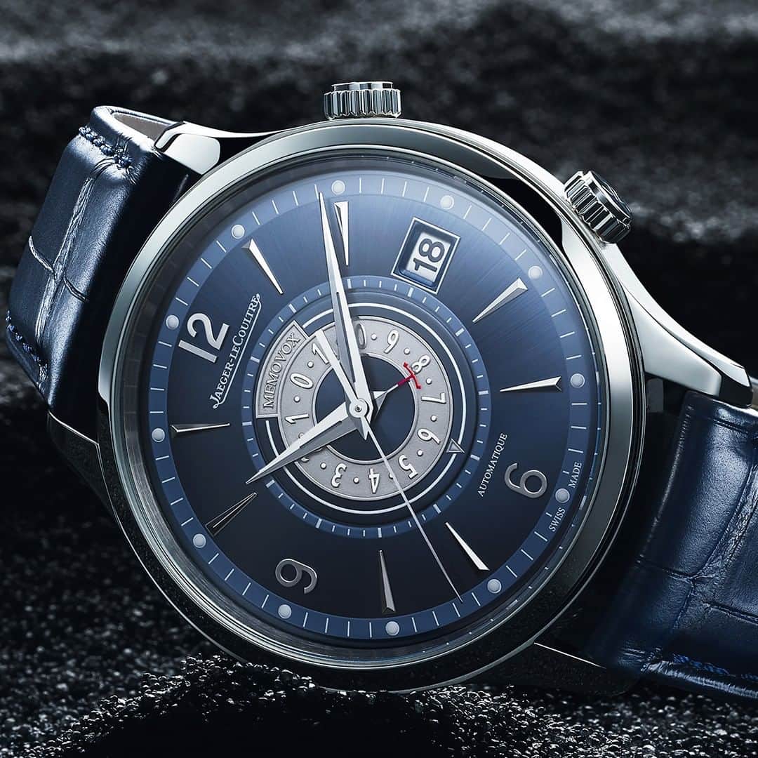 のインスタグラム：「Traditional codes playing up with contemporary elegance.  #TheSoundMaker _ Inspired by the first Memovox watches of the 1950s, giving it a contemporary style, while retaining the spirit of utility and charm that defined the originals.  _ Master Control Memovox Timer  A limited edition of 250 pieces Pre-order now _ #JaegerLeCoultre #积家 #HomeofFineWatchmaking #MasterControl #Memovox #Timer #Alarm #SavoirFaire #Design #Style #ValleeDeJoux #Craftsmanship #Watchmaking #SwissWatch」