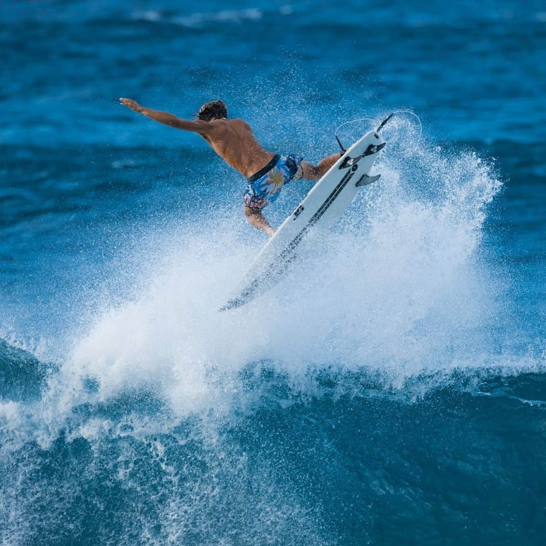 クイックシルバーさんのインスタグラム写真 - (クイックシルバーInstagram)「Gotta have pop. @marco_mignot, bright surfing in Quiksilver Highline Boardshorts.  #QuikRecycledForRadness」6月10日 18時03分 - quiksilver