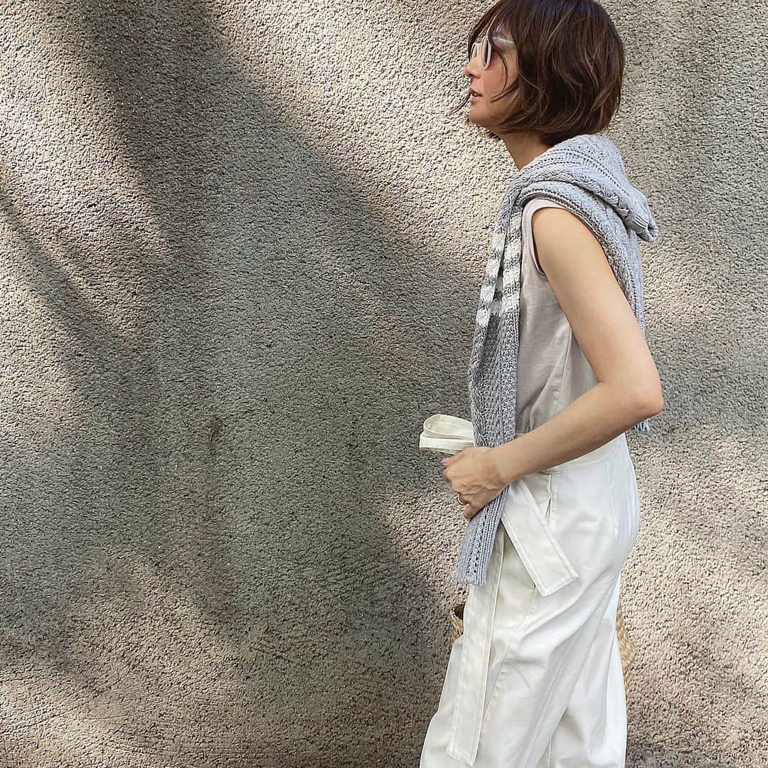 富岡佳子さんのインスタグラム写真 - (富岡佳子Instagram)「#onemilewear  Tシャツは、M sizeにしましたよ！ アイテムについてはスワイプ&タップをしてみてくださいね。」6月10日 18時16分 - yoshikotomioka
