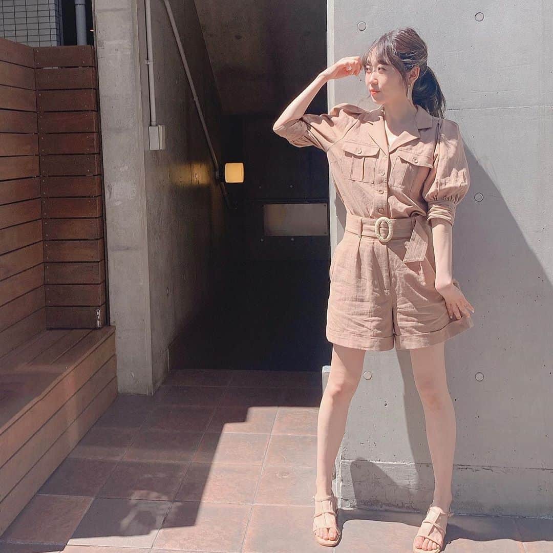 のインスタグラム：「#herlipto ﻿ ﻿ 新作のセットアップ🙆‍♀️﻿ セットアップとしても着れるし、Tシャツと合わせても可愛い♡﻿ ﻿ ハーフパンツのセットアップはどうしても子供っぽく見えがちだけど、さすがのデザインで大人キレイめに仕上がりました✨﻿ ﻿ 今日19:00からの新作は何買おうかな〜💋﻿ ﻿ ■Linen-blend Set up ﻿ Brown S」