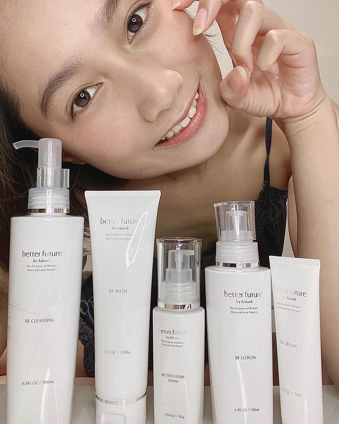 武田あやなのインスタグラム：「. 最近、新しく使ってるスキンケア💉 コロナで家にいる時間も多いし友達と テレビ電話してたらふと自分のお肌が気になって🤣 スキンケア見直してみたくて！  アトピーや敏感肌でも使える 肌に優しい成分が入ってて無駄なものは一切なし！ まず、化粧品を使う前にあやなんが こだわってるのはメイク落とし！ そこがちゃんとしてないと どんなに良い化粧品を使っても意味ないと思うので🤔 今まではクレンジングバーム使ってたんだけど 今回のはとろっとしたジェル🥰 なでるだけでしっかり落とせて突っ張らない◎ 美容液はオールインワンとしてでも使えるし 美容液のあとにローション、クリーム ベタつかないけど濃厚な感じがお気に入りです💕 話題の抗体美容ダチョウのエキス入りで まだ数日しか続けてないけど 肌の調子も良さげなのが嬉しい！ 今後続けてみてどう変わるのかたのしみ🥰 しかも今ならお得なセットも販売しているから 気になる方は是非見てみて🥰 . . . . . . . . . #抗体美容 #eclaterie  #ベターフューチャー #美容  #アトピー #乾燥肌  #スキンケア #コスメ  #化粧品 #テレワーク #在宅勤務」