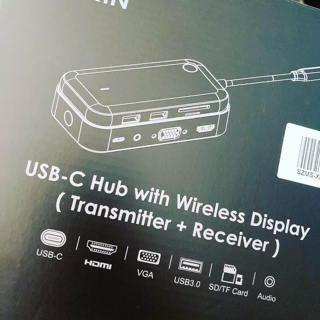 tokuさんのインスタグラム写真 - (tokuInstagram)「ワイヤレスHDMI+Audio内蔵のUSB-C Hub。ミーティングにあると便利よね。CFで。 #MOKiN #wireless」6月10日 10時00分 - toku_grnd