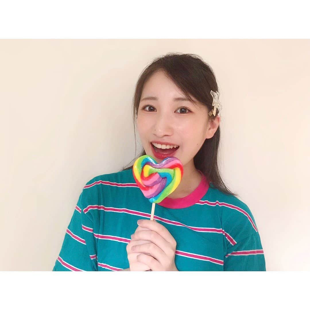 加藤一華さんのインスタグラム写真 - (加藤一華Instagram)「. CANDY A★GO★GO! の ロリポップキャンディ🤗🍭 . なんと、、、 なかよし7月号の付録で、 ペンになっちゃったーーー！🥰 超かわいいのでぜひゲットあれ💓 . ほかにも… えっちゃんの連載！ チャイハロ最終回！！ シークレットシンデレラになる登場！ などなど🌟見どころ盛り沢山です🥺 . 動画ではCANDY A★GO★GO!の 人気ランキングTOP10当てにチャレンジ✨ そちらも是非見てね⁽⁽◝( ˙ ꒳ ˙ )◜⁾⁾ . #なかよし #candyagogo #原宿 #ロリポップ #candy #lollipop #colorful #ootd #tshirt #pop #girl #me #いちなる」6月10日 10時09分 - ichika_kato