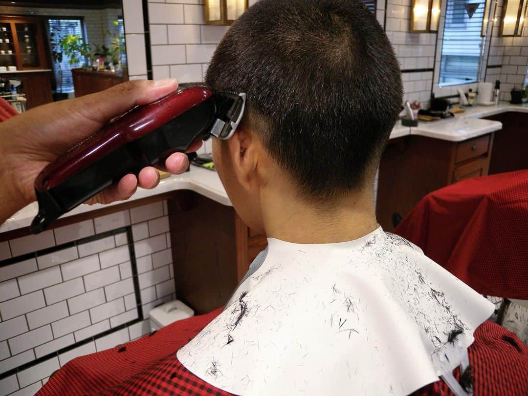 のインスタグラム：「FSC - FUTAKOTAMAGAWA BARBER💈  #freemanssportingclub  #fscfutakobarber #barbershop #barber #futakotamagawa  #tokyobarber」