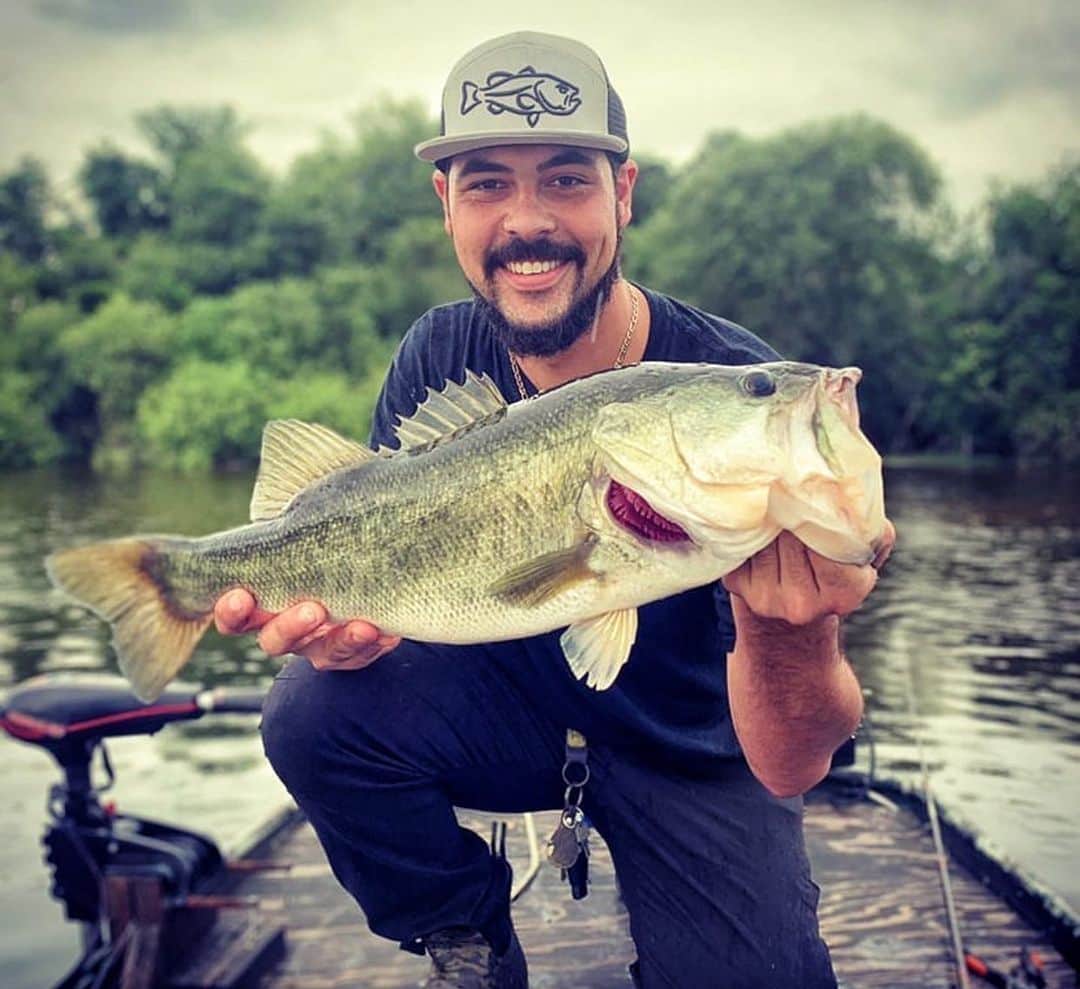 Filthy Anglers™さんのインスタグラム写真 - (Filthy Anglers™Instagram)「Match the hat, we hear it all the time right? Get yourself a hat that matches the species you are after and you shall catch it. Just ask our Floridian buddy @ole3boat, it’s simple, a bass hat = bass fish. If only it was that easy! Congrats on the catch buddy you are Certified Filthy, appreciate the support as always! www.filthyanglers.com #fishing #bassfishing #angler #outdoors #bigbass #boatfishing #teamfilthy #nature #bigbass #fish #outdoors #hat #fishinghat #getfilthy #filthyanglers #kayak」6月10日 11時32分 - filthyanglers