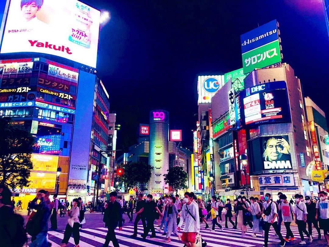 のインスタグラム：「. 東京ダンス&アクターズ専門学校 Tokyo Dance & Actors School . 渋谷の街も徐々に活気が出てきました☺️✨ ※写真は過去の物です . まだまだ油断禁物！ DATOKYOは引き続きウイルス対策を徹底していきます！ .  #datokyo #ダンス #アクター #俳優 #声優 #専門学校 #渋谷 #tsmshibuya#datokyo#dancer#student#portrait#dance#actor#voiceactor#musictechnology#vocal#musician#concert#musicbusiness#shibuya#tokyo」