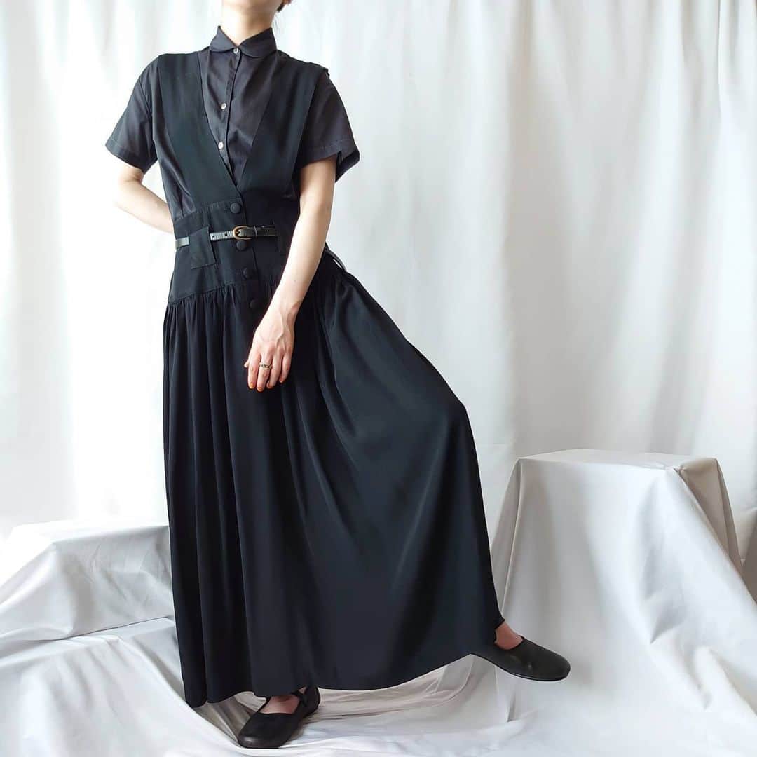 吉祥寺 古着屋 Orfeoのインスタグラム：「Wide Strap Jumperskirt  #orfeo #kichijoji #tokyo #vintage #used  #fashion #coordinate #outfit  掲載商品のお問い合わせはインスタグラムのプロフィール記載のメールアドレス宛にお願いいたします。コメント、DMでのお問い合わせは受け付けておりませんのでご了承ください。」