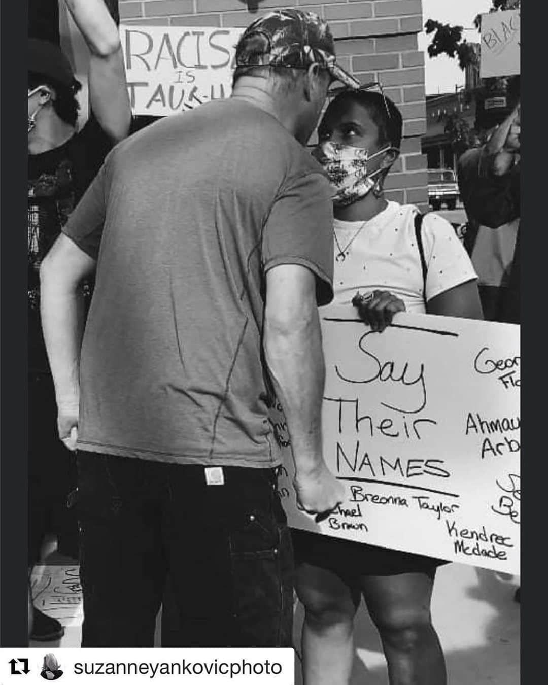 JR・ボーンのインスタグラム：「Repost from @lennyjacobson • #Repost @suzanneyankovicphoto ・・・ Samantha Francine’s statement about this amazing photograph: I have been trying to find my words about this moment for the last few days. For all who have reached and checked on me, thank you. For all of you that have stood by my side, THANK YOU! I want to start off saying I am so proud to be standing there with all of you, especially you beautiful teenagers! There is a lot of emotion and it’s awesome that your generation is leading the way. Secondly I have received so much love from family, friends, and strangers! It’s been overwhelmingly beautiful. My perception of myself and how other’s see me are vastly different and you all have given me so much love and support. Thank you. A friend of mine sent me a screenshot of this photo the day it was posted by my beautiful friend Grace Jensen.  With everything going on I immediately just thought “wow, what a powerful photo”, then I realized it was me. The words are still hard to find, but I wanted to share the one thing that did go through my mind in this moment. As a child, I grew up with a single white father and who was originally from Chicago. He taught us from a young age that things were going to be different for us just because of the color of our skin. One of the things he use to remind us constantly was that “no matter the threat, always look them in the eye so they have to acknowledge you’re human”. My father past 16 years ago this month. In this moment, those are the words that went through my head. When I lifted up my glasses, he saw me. I saw him. He was acting out fear, I know that. I hold no malice in my heart for this man. I hope this moment will soften him. I hope he will be changed. But even if he isn’t, I am. Yes I had power this day, but I couldn’t have done it without all of the courageous people around me. We are stronger united and in this moment I felt the that. Whether you will be standing with us tonight, or holding space, I ask you to join US as we continue to be apart of the change. Dear Whitefish, big things are coming. It’s going to be beautiful! #blacklivesmatter #strongerunited #lookmeintheeyes」