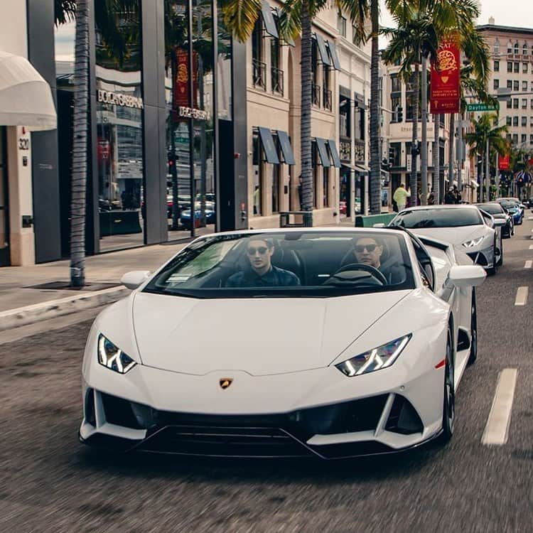 Amazing Carsさんのインスタグラム写真 - (Amazing CarsInstagram)「California love🎵  Photo via: @lamborghinibeverlyhills  Second page: @M85Media  Other page: @StancedAutohaus  #Lamborghini #Huracan #Spyder #Evo #AmazingCars247」6月10日 11時54分 - amazingcars247