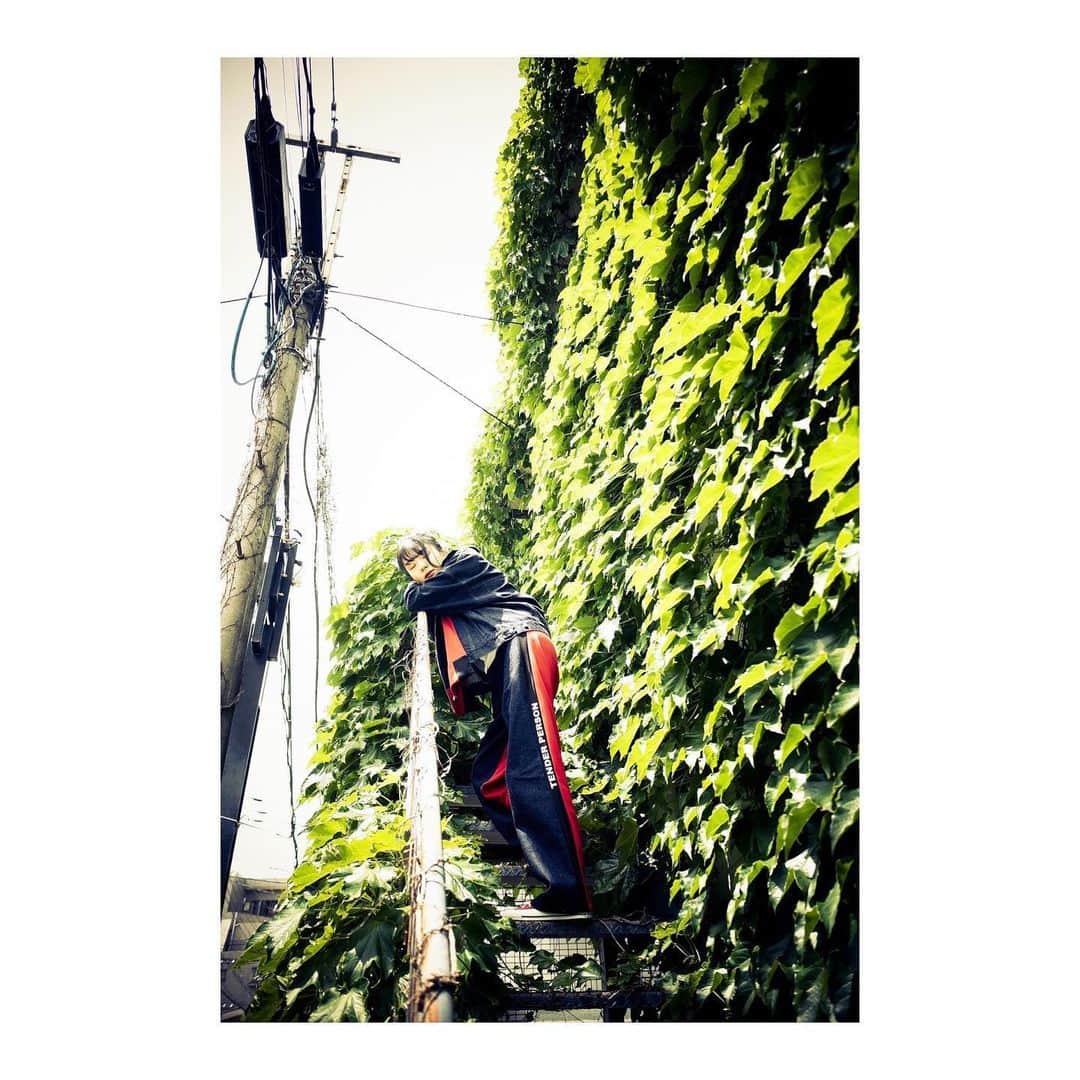のインスタグラム：「散歩撮影﻿ 01 photograph @yuyatakahashi.1993 ﻿ styling @shogo_tachibana ﻿ #北澤ゆうほ #thepeggies #photography #styling #tenderperson」