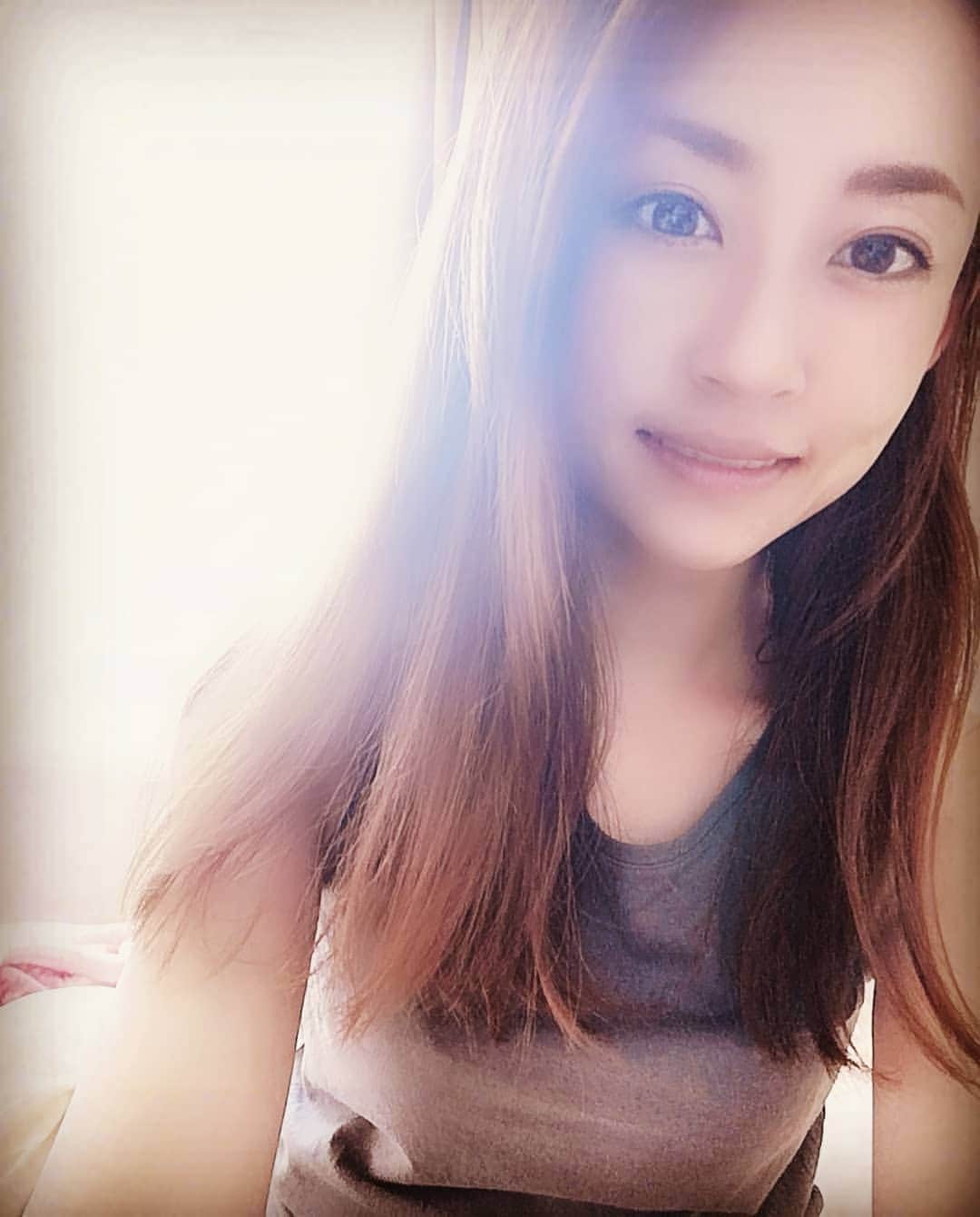 山上紗和 のインスタグラム：「#逆光系女子  #selfie」