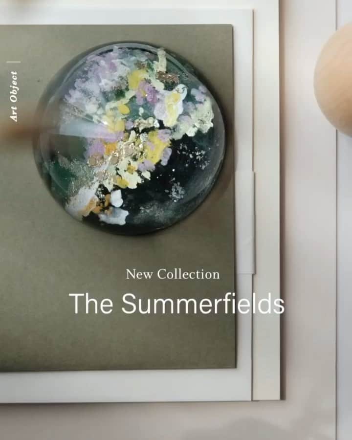 のインスタグラム：「So excited to announce that the new collection of hand painted paperweight is available now on my new online shop! — Please go to the link on my profile. — #paperweight #domeproject #thesummerfields #truffypi #painting #paperweight #mixmedia #glass #calligraphystyling #tabletop #stationery #カリグラフィースタイリング  #artobject #waterdrop #bespokestationery #interiorstyling #art #calligraphylifestyle」