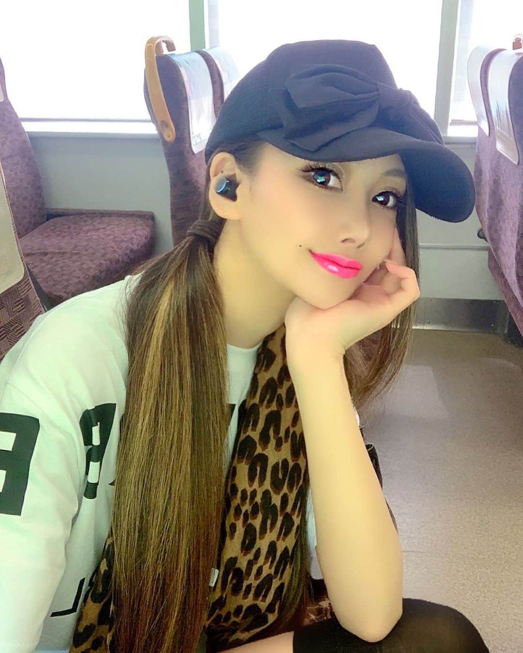 のインスタグラム：「鮎釣りのお勉強を始めました🎶﻿ ﻿ 朝から美山へGO💋﻿ ﻿ 雲ひとつない青い空と生き生きとした緑のコントラストがなんとも眩しい素敵な世界観✨﻿ ﻿ 植えた稲穂の苗達もスクスク育ってる❤️ ﻿ ﻿ #japan﻿ #日本﻿ #kyoto ﻿ #京都﻿ #美山﻿ #早起き﻿ #電車﻿ #貸切車両﻿ #太秦映画村﻿ #お勉強﻿ #鮎釣り﻿ #bbq﻿ #青い空 #快晴 #緑 #コントラスト #眩しい #稲穂 #苗」