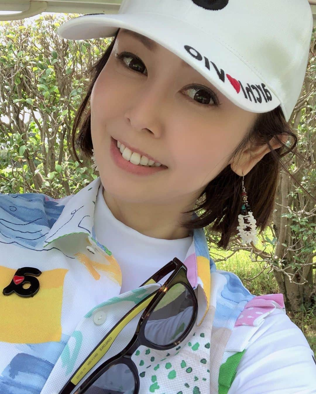 宮崎宣子さんのインスタグラム写真 - (宮崎宣子Instagram)「激暑ゴルフ⛳️ 夏が来たような天気… バッチリ日焼け止めしたのに、 膝上、びっちり焼けてました😭💦 梅雨入り目前の駆け込みゴルフ⛳️ スループレーで最高⛳️✨ #梅雨入り目前 #夏ゴルフ #ゴルフ女子 #ゴルフウェア  #archivio #アルチビオ #サングラス #eyevol #激暑 #日焼けした」6月10日 12時38分 - miyazaki_nobuko