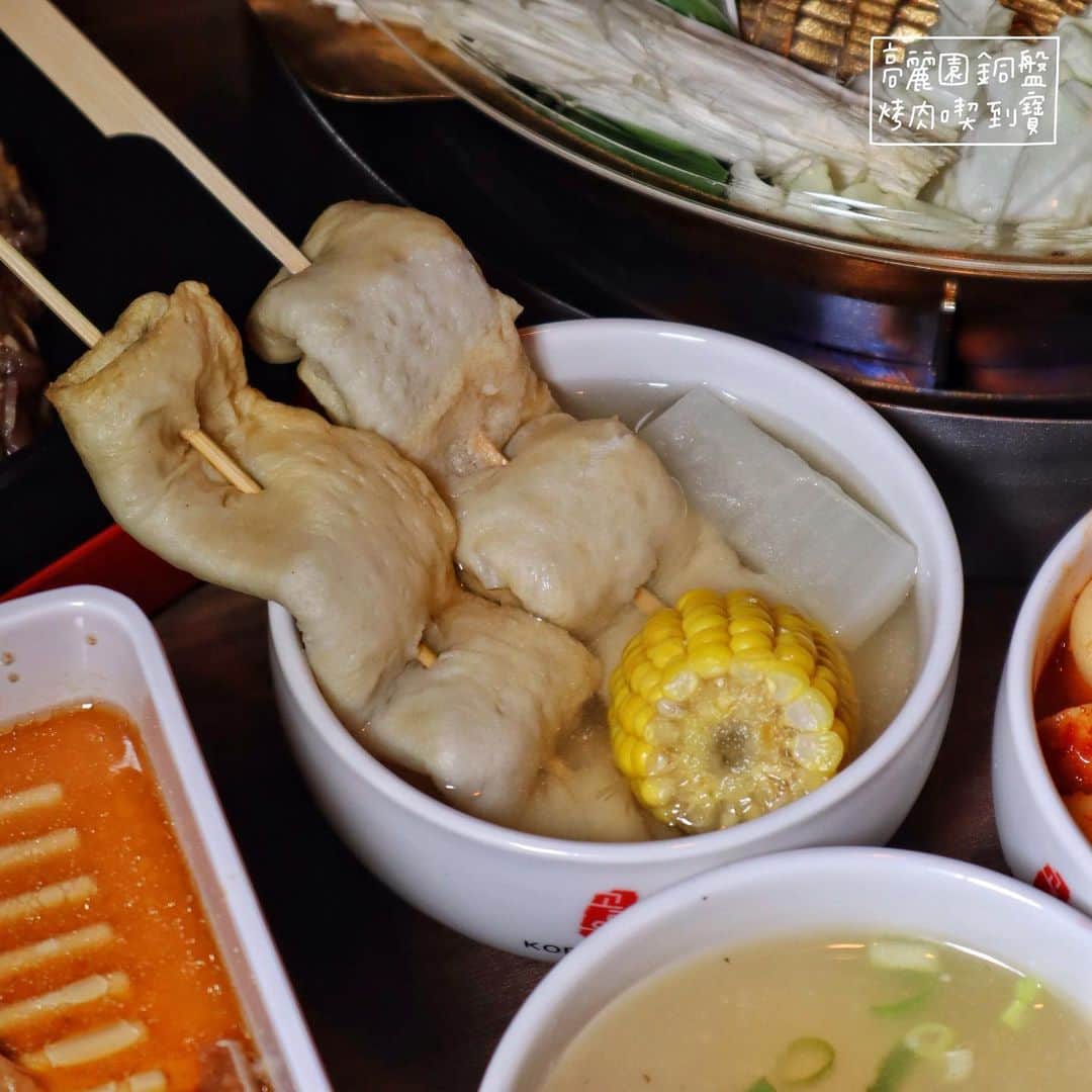 4foodie, for foodieさんのインスタグラム写真 - (4foodie, for foodieInstagram)「📍Taoyuan, Taiwan 高麗園銅盤烤肉喫到寶 桃園大江店 /  成人：平日午餐-$409/位 平日晚餐、例假日全天-$529/位  孩童：6-12歲-$288/位 3-5歲-$138/位 3歲以下(不含3歲)免費 (不分時段) 美味程度：🌕🌕🌕🌑🌑 環境衛生：🌕🌕🌕🌗🌑 服務態度：🌕🌕🌕🌕🌑 再訪意願：🌕🌕🌕🌑🌑 🗺 桃園市中壢區中園路二段501號(大江國際購物中心4樓) ☎️03-468-0660 ⏰ 週日至週四11:00-22:00 週五、週六11:00-22:30 🍽2020.06.06到訪用餐 💡補充💡本來就會有牛、豬、雞、羊肉各一盒了，吃不夠可以再加點👌🏻也有不少熟食可以再掃QR code點餐，我們點了醬燒炸雞🍗、炸醬麵、糖餅！炸雞整體來說覺得麵衣比肉多，吃起來都吃不太到肉的感覺，有點可惜，炸醬麵醬給的很多，蠻大碗👌🏻調味蠻好吃的！唯一美中不足的是麵條沒有想像中該有的Q度，糖餅記得趁熱吃，帶點黏牙的口感真的蠻不錯的👍🏻甜度也不會太高，感覺在旁邊自助吧挖一勺冰淇淋配著吃應該會更解膩哦！旁邊自助吧除了有四種口味的明治冰淇淋🍦還有飲料🥤最重要熟食區則有海鮮煎餅、魚板辣炒年糕、關東煮🍢、炸餃子🥟、飯糰🍙、壽司、辣炒豬肉🐷、韓式冬粉、安東燉雞🐔、大醬湯🥣、人參雞粥、白飯🍚、醬料區、也有不少青菜🥬可以自行夾取！海鮮煎餅海鮮量不多，整體偏薄，炸餃子要趁熱吃，裡面是包冬粉、冷掉後會偏油些，飯糰則是小朋友一定會喜歡的口味～大醬湯蠻夠味！人參雞粥米飯蠻少的，味道清淡不夠濃郁，有點失望😅辣炒豬肉偏鹹適合配飯，安東燉雞蠻好吃，馬鈴薯🥔也燉的軟硬適中！ 🕵🏻‍♂️4foodie告訴你🕵🏻‍♂️ 6/12至6/18，到高麗園任一分店消費居然都四人同行一人免費哦！ #4foodie #4foodieintaoyuan #4foodie桃園 #4foodie中壢 #高麗園 #中壢美食 #桃園美食 #桃園韓式 #韓式 #韓式料理 #高麗園銅盤烤肉吃到飽 #吃到飽 ©版權所有，不得轉載copyrights reserved」6月10日 13時01分 - 4foodie