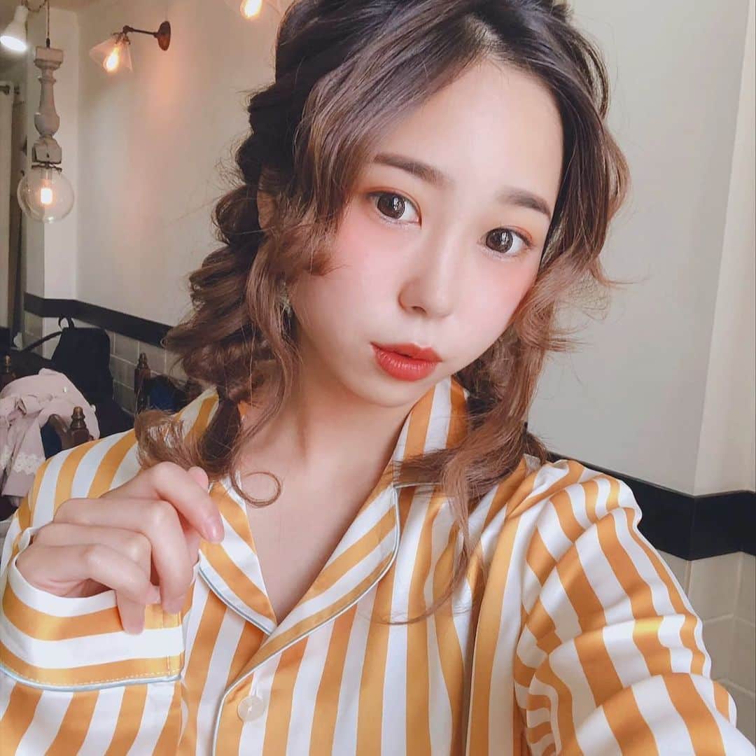 小西陽向さんのインスタグラム写真 - (小西陽向Instagram)「撮影の時のオレンジメイク可愛かったなぁ🍊🧡 +このパジャマ可愛すぎた🥺 . . . #神戸　#セレッソ大阪応援ナビゲーター　#コーヒーのある暮らし #コーヒー好きな人と繋がりたい #1日1コーヒー　#関西　#インフルエンサー　#お洒落さんと繋がりたい　#美容　#エステ　#関西モデル　#神戸女子 #女子大生 #bff #親友　#サッカー　#サッカー女子 #セレッソ大阪　#セレサポ　#セレ女　#jリーグ　#model #関西モデル　#スポーツ　#スポーツ女子　#空手　#器械体操　#空手女子　#jリーグ　#jリーグ女子」6月10日 18時39分 - hinata713