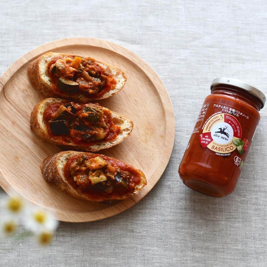 BIO-RAL靭店さんのインスタグラム写真 - (BIO-RAL靭店Instagram)「・ 「アルチェネロ 有機パスタソース　トマト＆バジル　200g」 イタリアの美味しいトマトで作られた有機パスタソースです★  北イタリアの肥沃な大地で育った有機トマトはしっかりとした甘みがあります。 このトマトから作られるアルチェネロのソースは、雑味がなく、トマト本来のおいしさが活きています。  フレッシュ・バジル風味の豊かな味わいをお楽しみください！  パスタだけじゃなく、ミネストローネ風のスープやトマト煮込みなども美味しく作ることができるので、試してみてください！  #ビオラル #bioral #bio-ral #ビオラル靭店 #スーパーライフ #ライフコーポレーション #阿波座 #靭公園 #ライフ #ナチュラルスーパーマーケット #ナチュラルマーケット #オーガニック #organic #bio #アルチェネロ #パスタソース #Pastasauce #ALCENERO #トマトソース #有機トマトソース」6月10日 13時23分 - bioral_west