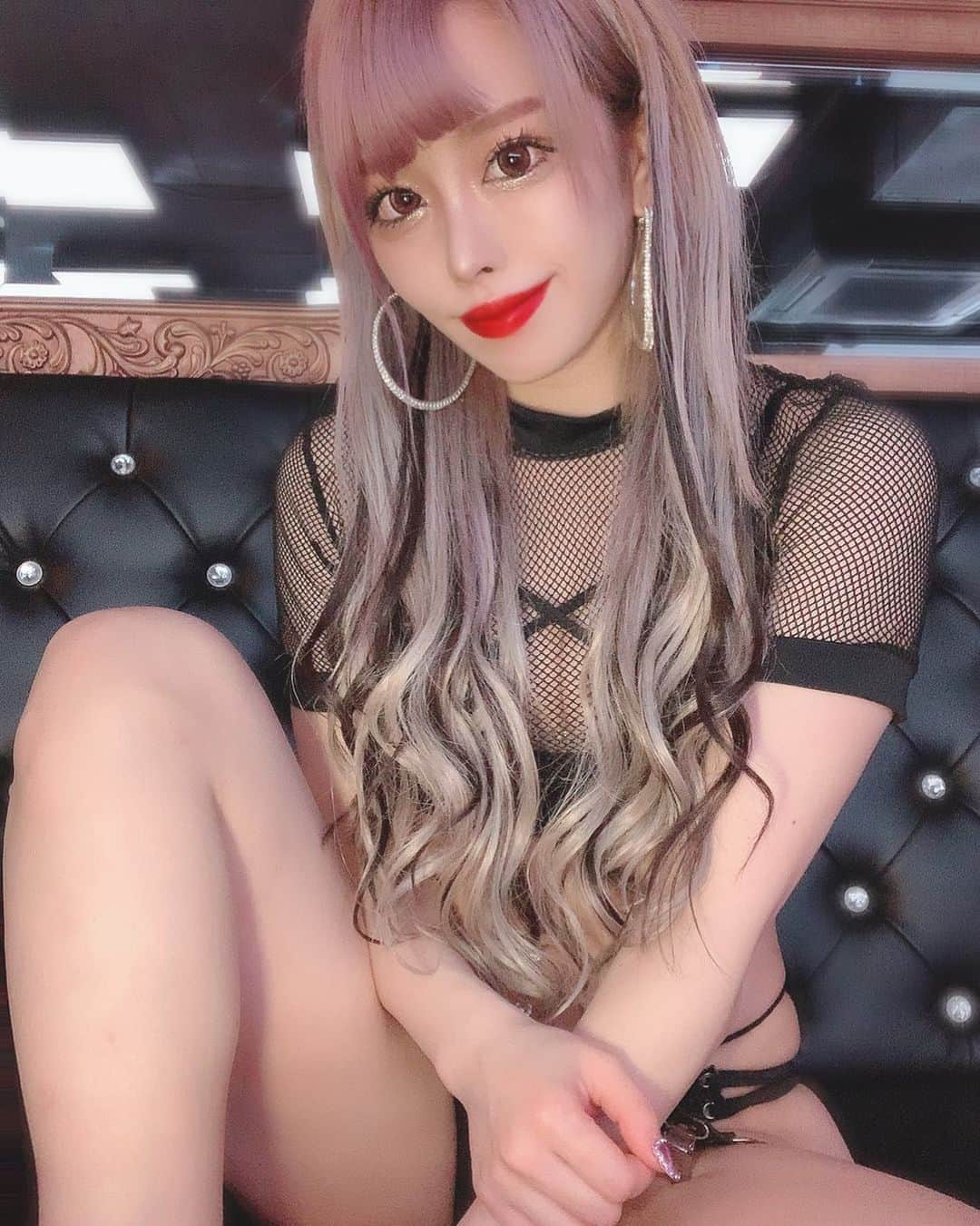 あんじゅのインスタグラム：「♡ ． 今日は誰に会えるかな😛👏🏻 ． ．  #Burlesque #バーレスク #バーレスク東京 #大阪 #バーレスク大阪 #北新地 #ミナミ #キャバクラ #ホスト #歌舞伎町 #ダンサー #Japanesegirl #自発ください  #ロリ顔 #グラビア  #ガンメッシュ #ギャル #加工厨 #量産型 #太もも #むちむち #低身長女子 #雰囲気詐欺 #雰囲気好きな人いいね #自撮り界隈  #1mmでもいいなと思ったらいいね #被写体  #ギャルメイク #大人女子 #ガーターベルト」