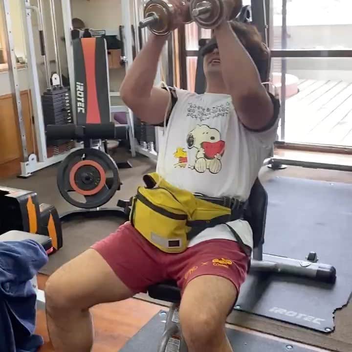 GOSAMARUのインスタグラム：「ステーキはわさび醤油で食べるのが好き。 どうもGOSAMARUです。  久しぶりに加圧トレーニングでした🤗 かなり効いた！！ 年内腕周り50センチ目指して頑張るぞ👍 軽いのでやってますが加圧する事で倍の重量を挙げてる感じになるのでこの重さでも十分にしんどいです😓 #rd_pw #GOSAMARU #加圧トレーニング #沖縄 #琉ドラ」