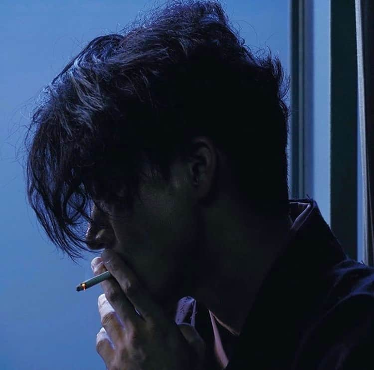 小栗旬　ファンアカウントさんのインスタグラム写真 - (小栗旬　ファンアカウントInstagram)「あちぃー…🚬 #小栗旬  #小栗旬好き #小栗旬かっこよすぎ  #グリー #リッチマンプアウーマン  #人間失格 #crisis #信長包囲網 #ジョン王 #芸能界タバコの吸い方かっこいいランキング第3位には入る」6月10日 14時41分 - oguri_shunshunfan